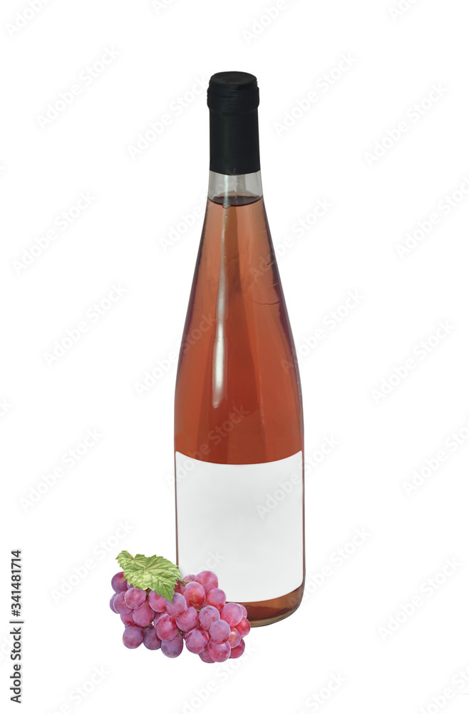 Garrafa de vinho rosé com um cacho de uvas em fundo branco e um rotulo vazio