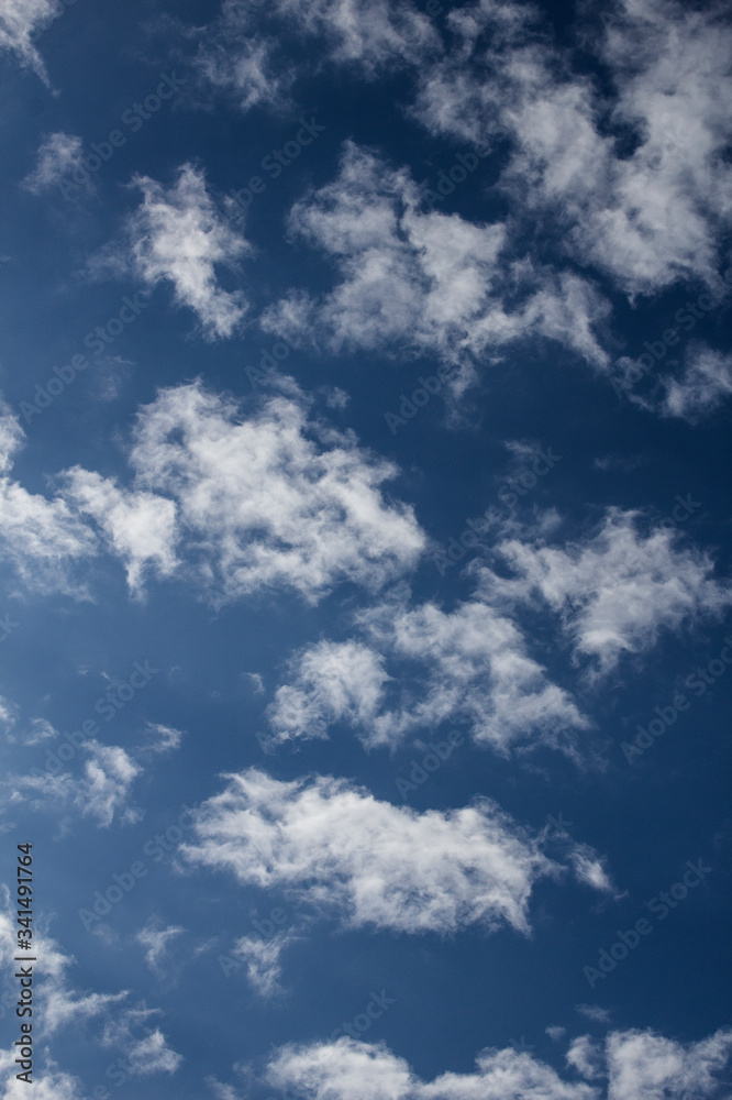 Obraz premium white clouds in the blue sky