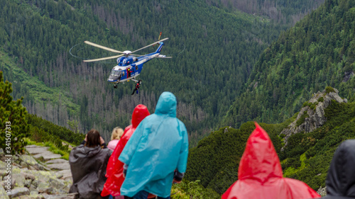 helikopter w górach, Tatry photo