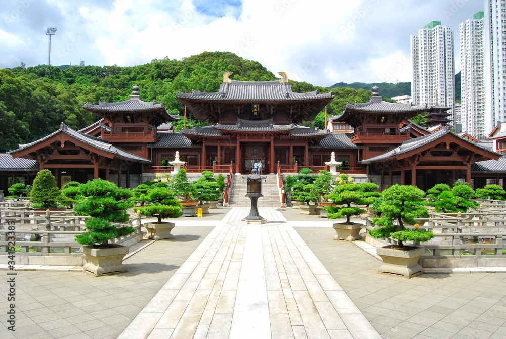 Chi Lin Nunnery is a large Buddhist temple complex located in Diamond Hill, Kowloon, Hong Kong. Chi Lin Nunnery is a large Buddhist temple complex located in Diamond Hill, Kowloon, Hong Kong.