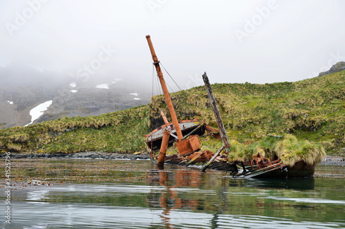 Fotografi floating whale factory in antarctica