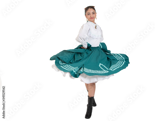 Foto Bailarina latina adolescente, bailando polka mexicana de Nuevo León, México, con