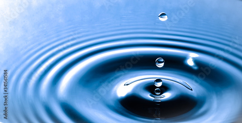 Quadro su tela close up of natural fresh water drop.conceptual water background