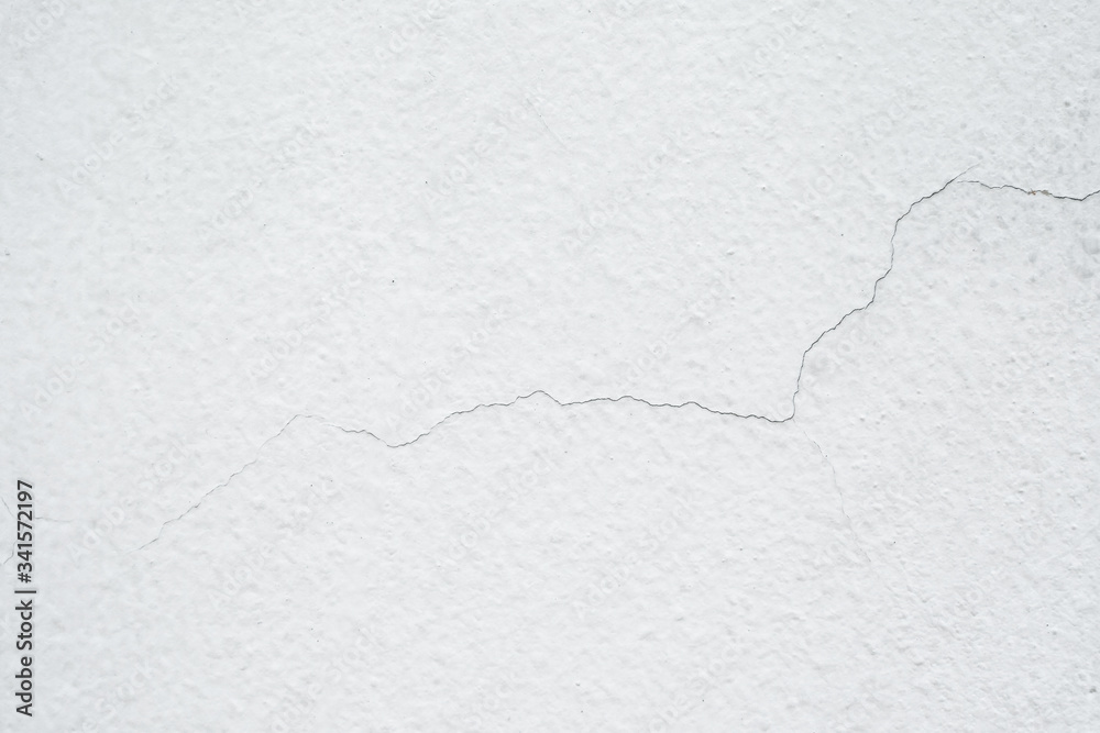 Obraz premium Wall with cracked white paint, texture cement large crack for background