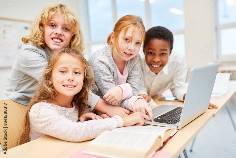 Children of elementary school with media literacy Children of elementary school with media literacy
