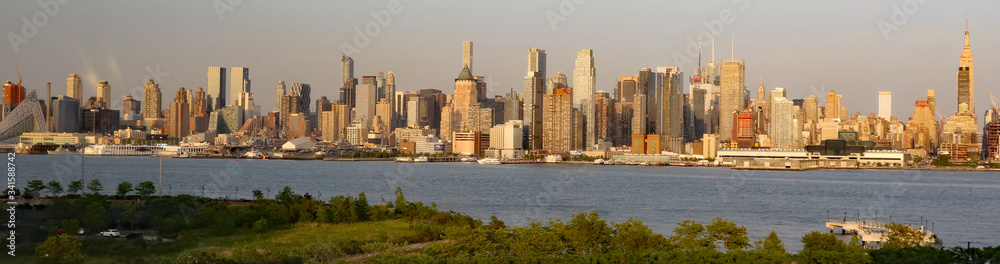 Obraz premium Panoramic view of the New York City skyline from Hamilton Park, Weehawken, New Jersey.