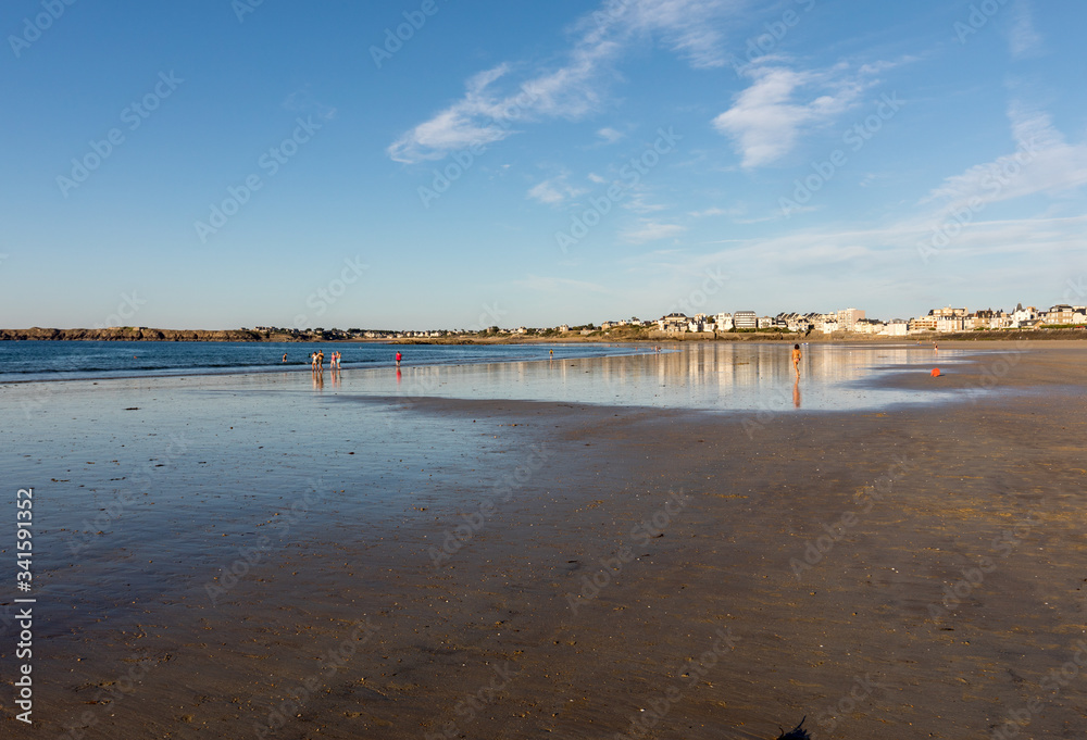 Beach in the evening sun and buildings along the seafront promenade in Saint Malo. Brittany, France
