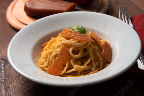 Spaghetti conditi con bottarga di muggine  tipica Cucina Sarda 