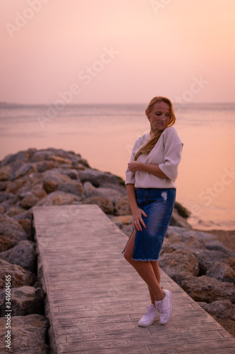 Obraz na płótnie Blonde model on the beach at summer w salonie