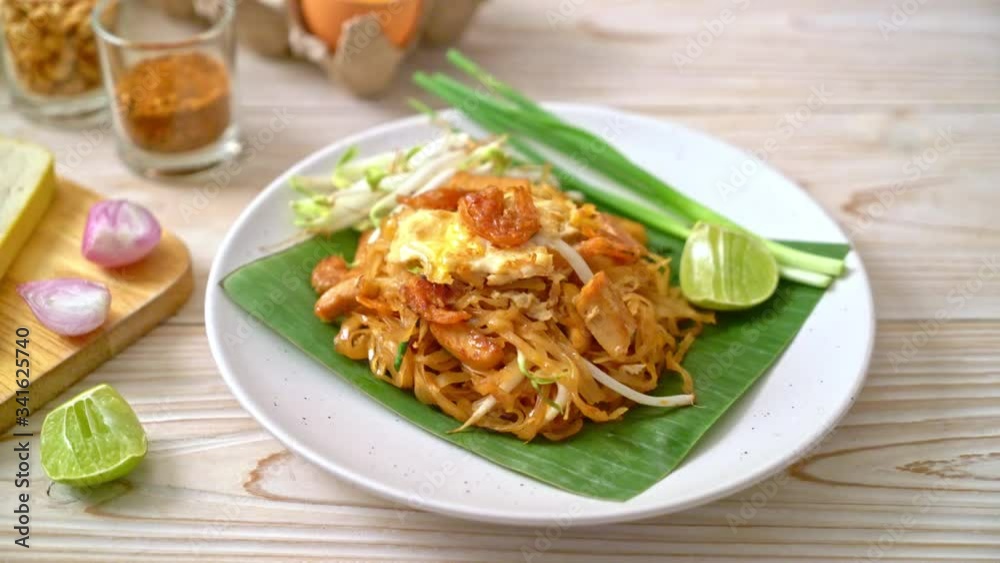 Pad Thai or stir-fried noodles with shrimps Pad Thai or stir-fried noodles with shrimps