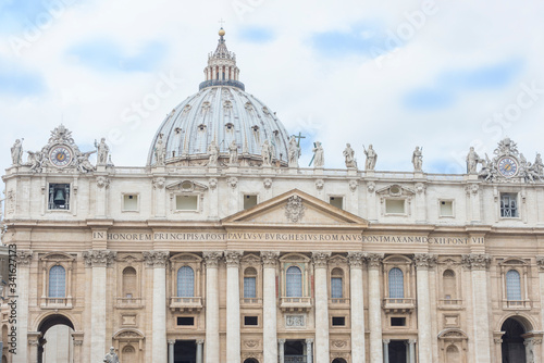 Fototapeta Naklejka Na Ścianę i Meble -  Rome / Italy 10.02.2015.The papal basilica of Saint Peter in the Vatican