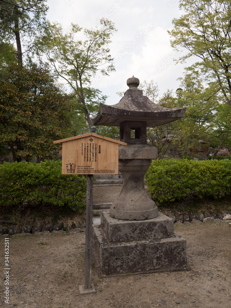 Obraz premium Farol en el Templo Zenkoji en Nagano, Japón