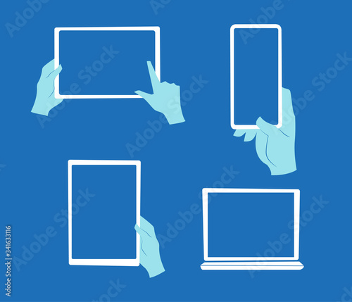 Le mani che interagiscono con le schermi touchscreen, mobile, telefonino, tablet, laptop