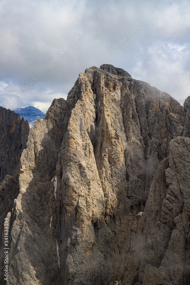 Sassolungo fotografato dalla cima del Sassopiatto, Dolomiti