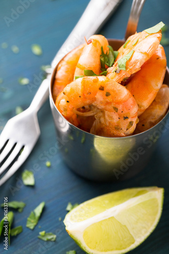 Grilled shrimp with chopped herbs and lime
