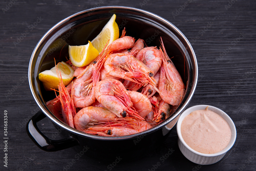 Boiled shrimp, served with lemon and cream sauce Boiled shrimp, served with lemon and cream sauce