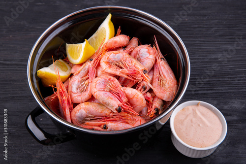 Boiled shrimp, served with lemon and cream sauce