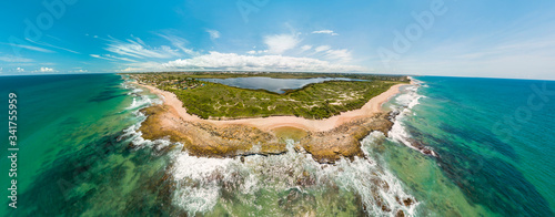 Fototapeta Naklejka Na Ścianę i Meble -  Imagem Aérea da praia de Jauá, localizada a 42 km de Salvador, no município de Camaçari, Brasil