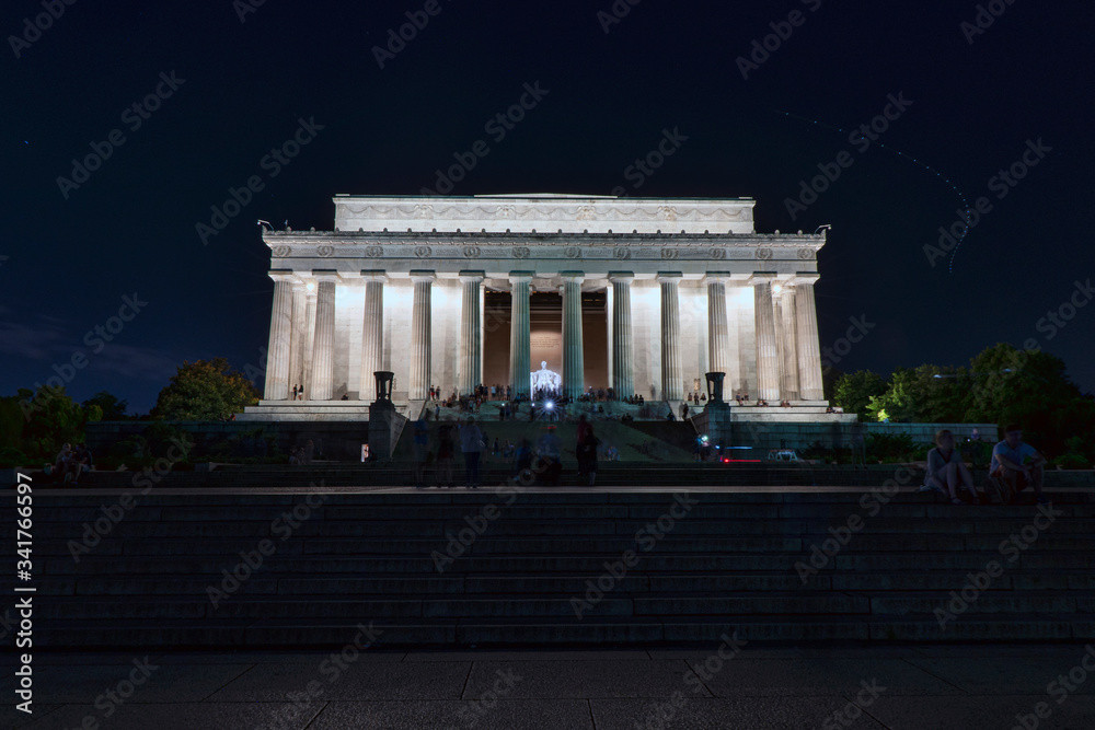 Obraz premium Abraham Lincoln Memorial in night, Washington DC, USA