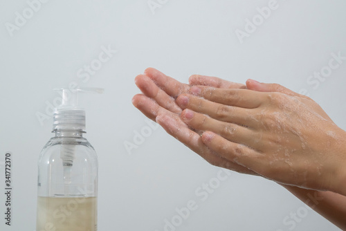 Lava tus manos y qu  date en casa