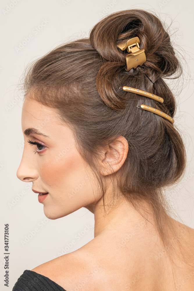 Naklejka premium Model With Hair Clips