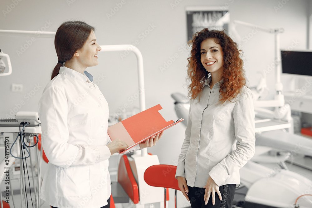 Obraz premium Woman in the dentist's office. Doctor in a uniform.