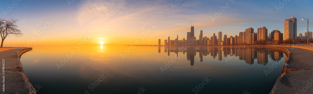 Fototapeta premium Panoramic Chicago Skyline Cityscape at night and blue sky with cloud, Chicago, United state