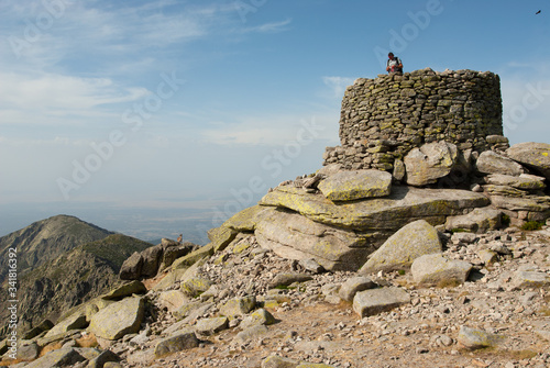 Pico de La Mira (2.343 m), en la vertiente sur del Parque Regional de la Sierra de Gredos. Al fondo a la izquierda el Cabezo del Cervunal (2.089 m). photo