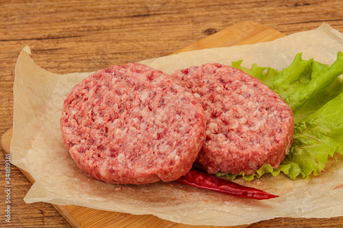 Raw beef cutlet for burger