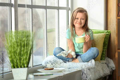 Cute little girl drinking h...