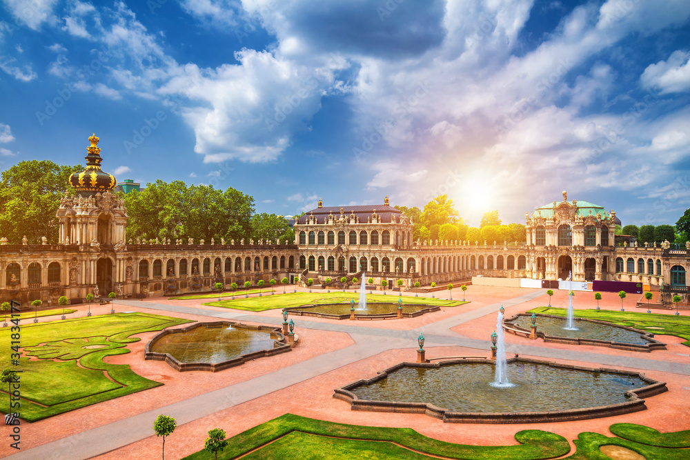Φωτογραφία Famous Zwinger palace (Der Dresdner Zwinger) Art Gallery of Dresden, Saxony, Ger
