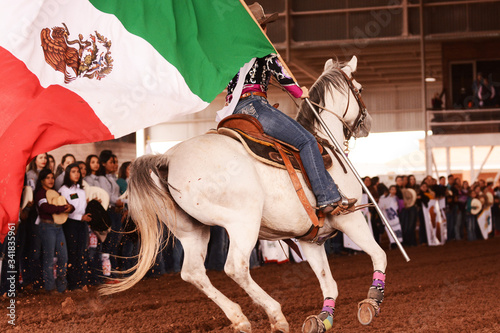 Bandera de México, bandera, Honores a la bandera, rodeo, caballo, caballos, vaquera, vaqueras, cow-girl, 