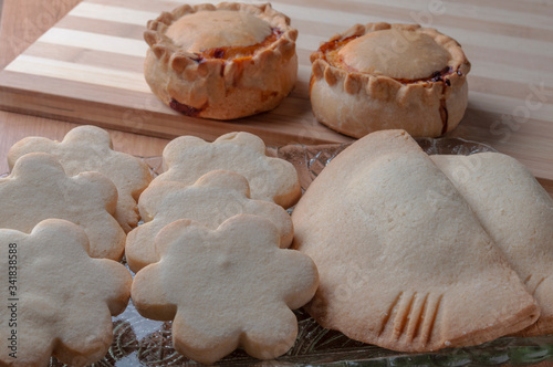 Empanadas, y dulces típicos de pascua