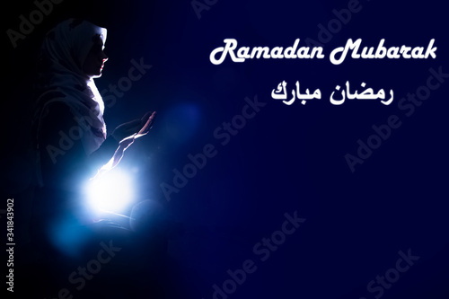 Ramadan Mubarak message with the beautiful photo of Woman making dua photo