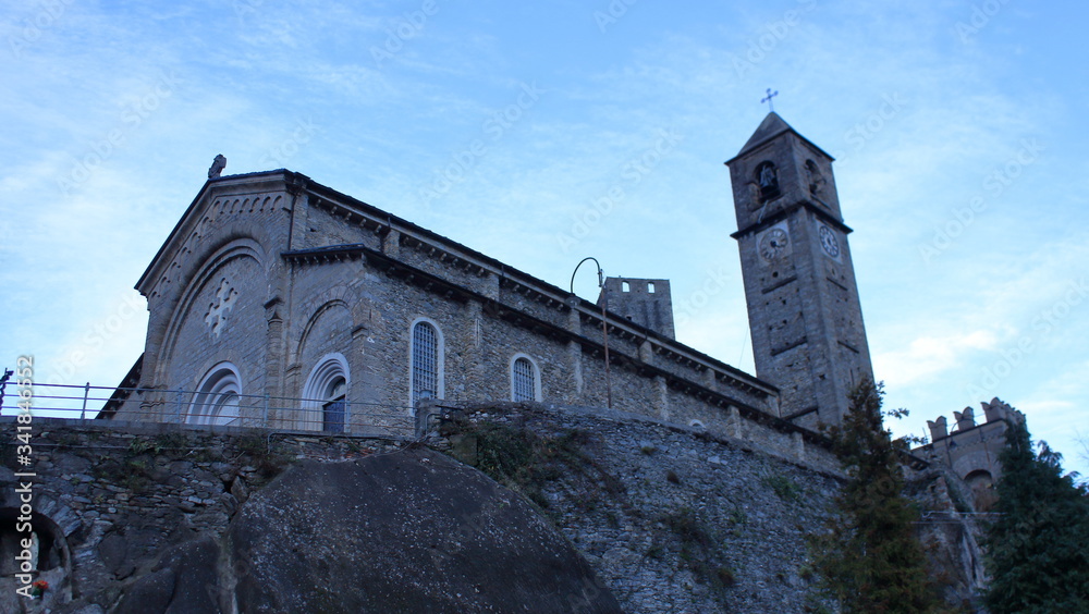 San Costanzo Church, resting on a rocky spur, it overlooks the city