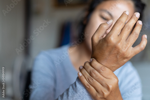 young woman wrist pain, office syndrome, health care concept © anut21ng Stock