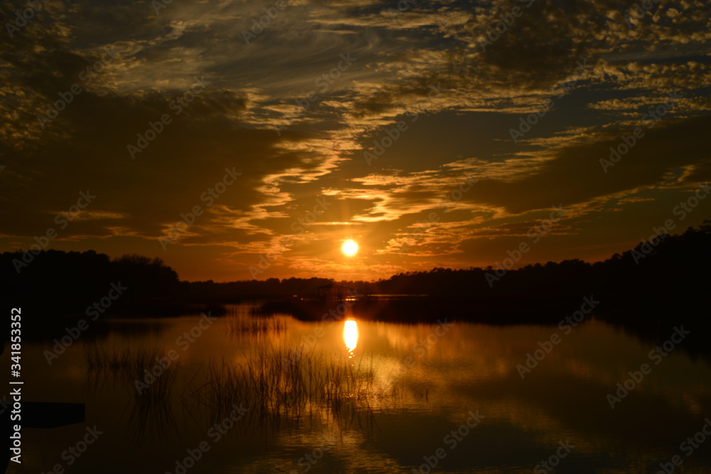 Obraz premium sunset over the river