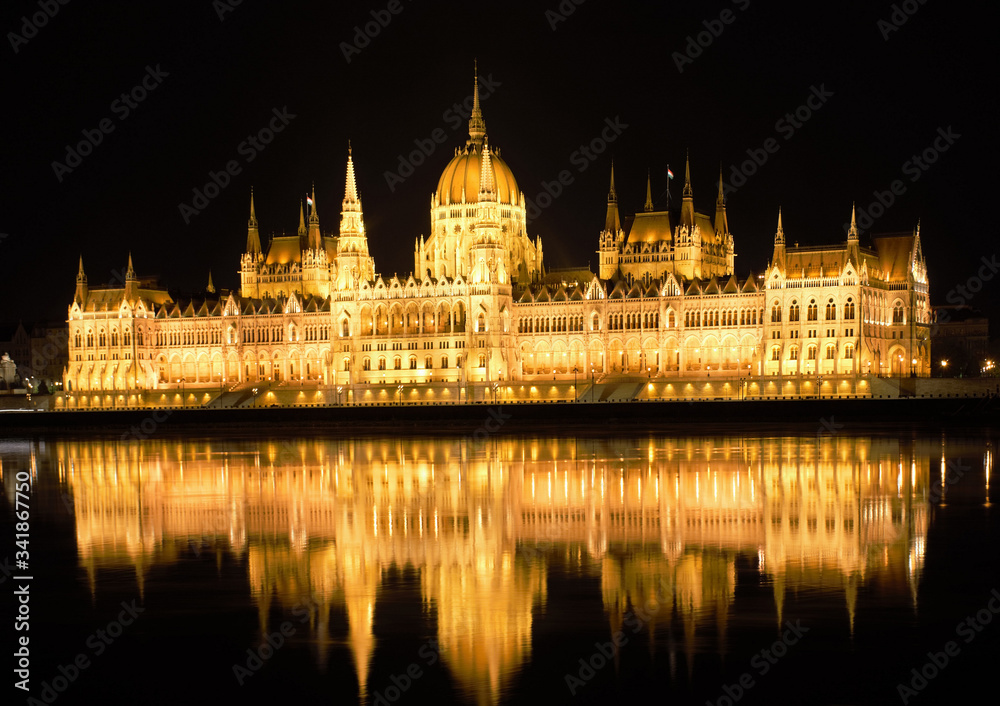 hungarian parliament building at night