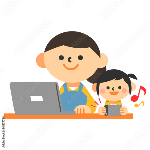 テレワーク　リモートワーク　母親　子供　パソコン　スマホ