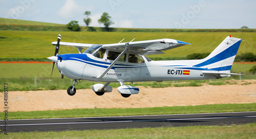 Fotografi Sport airplanes taking up from runway