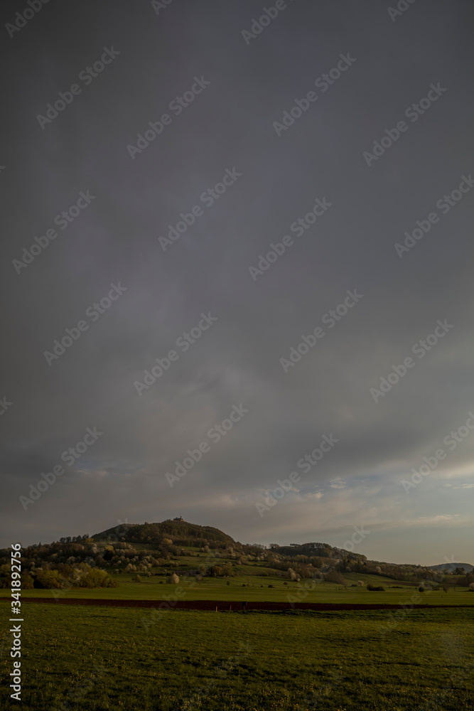 Regenwolken über dem Land Regenwolken über dem Land
