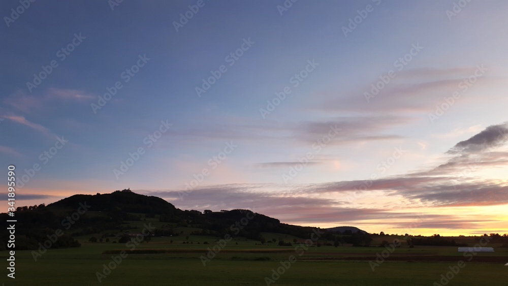 Sonnenuntergang am Fuße der Burg Teck - Albtrauf