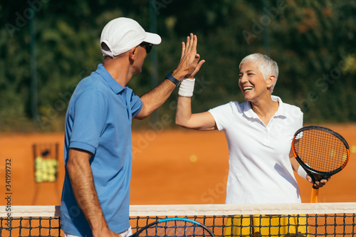 Fotografía Tennis Coach Practicing Service with Senior Woman on Outdoor Tennis Class