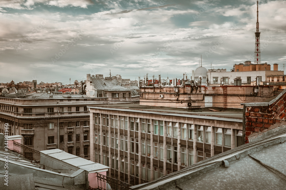 Fototapeta premium Amazing sunset on the roofs of the old district of St. Petersburg