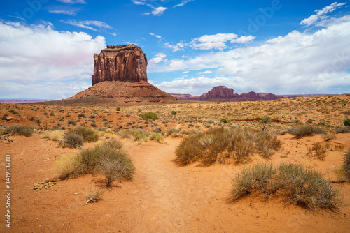 hiking the wildcat trail in the monument valley  usa