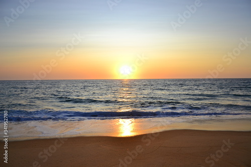 coucher de soleil  plage  mer  oc  an  soleil  ciel  eau  sable  nuage  vague  c  te  nature  paysage  vague  nuage  soir  orange    t    cr  puscule  marine  ensoleill    beau