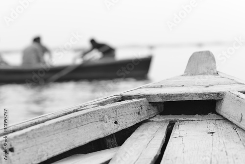 Detail of boat with texture in the river Ganges de Benarés.