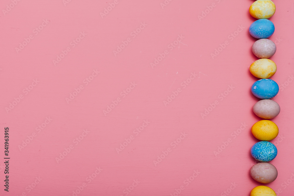 Obraz premium multi-colored eggs for the Easter holiday on a pink background