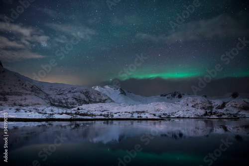 Fototapeta Naklejka Na Ścianę i Meble -  Polarlicht über den Lofoten - Norwegens Norden im Winter