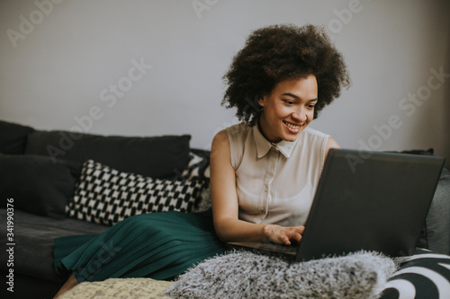 Attractive young woman work...